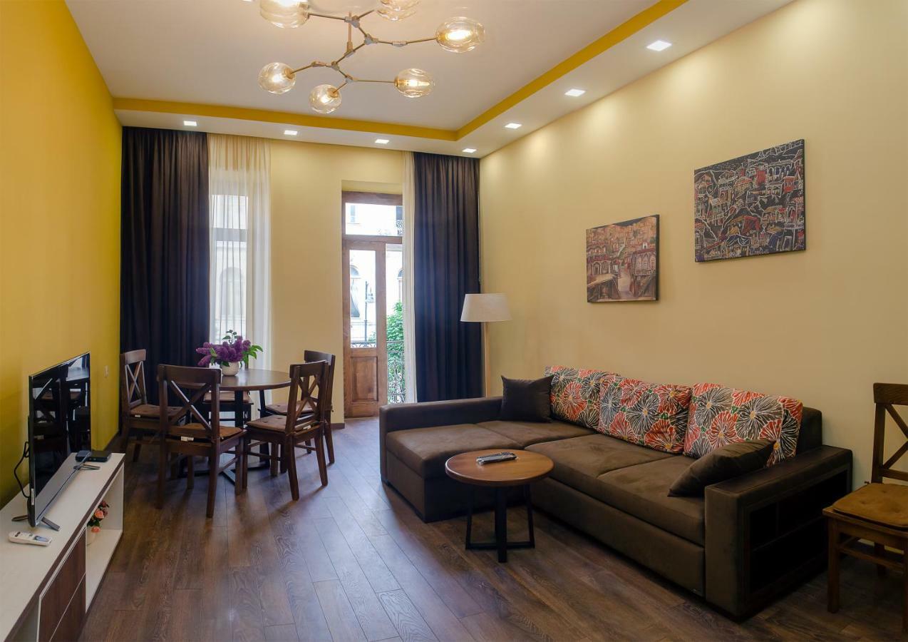 Home@97 On Aghmashenebeli Avenue Τυφλίδα Εξωτερικό φωτογραφία